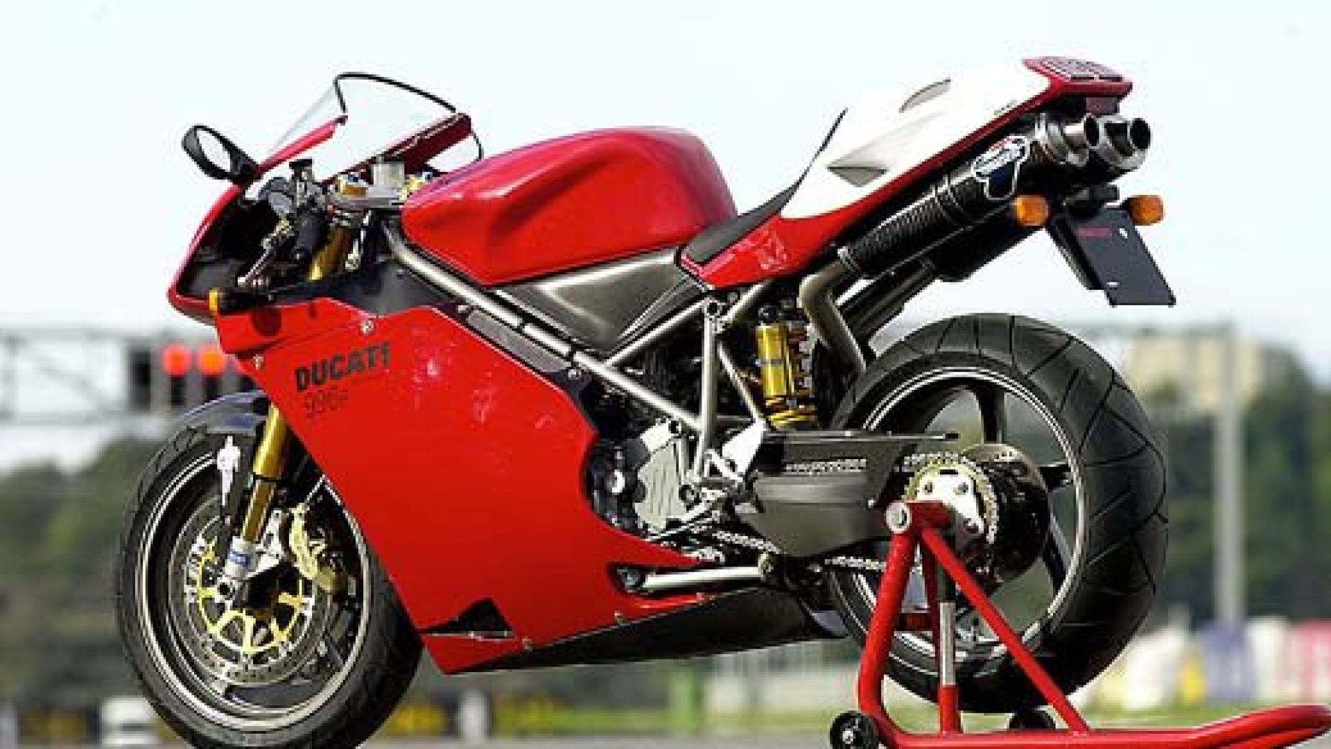 Fairing on - left angle