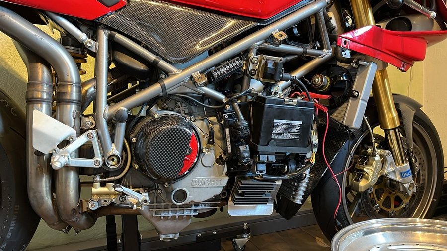 Ducati 996R bike 0000