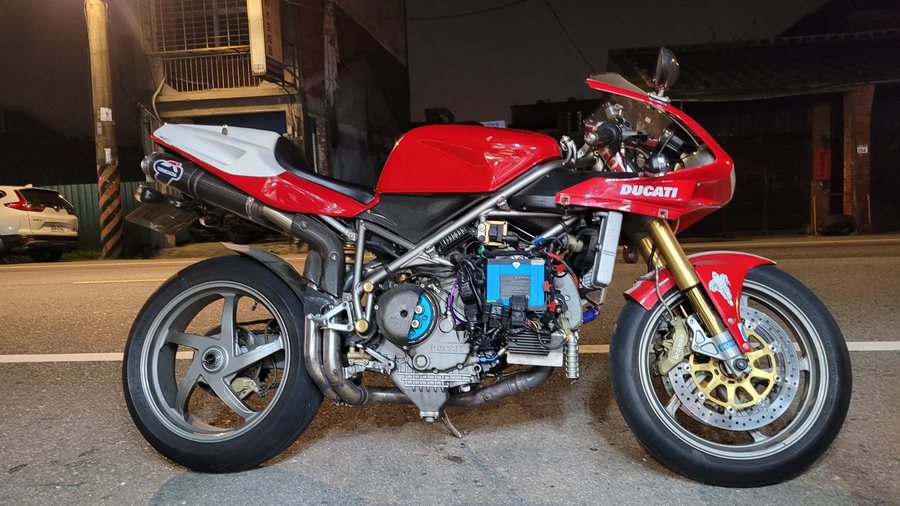 Ducati 996R bike 0443